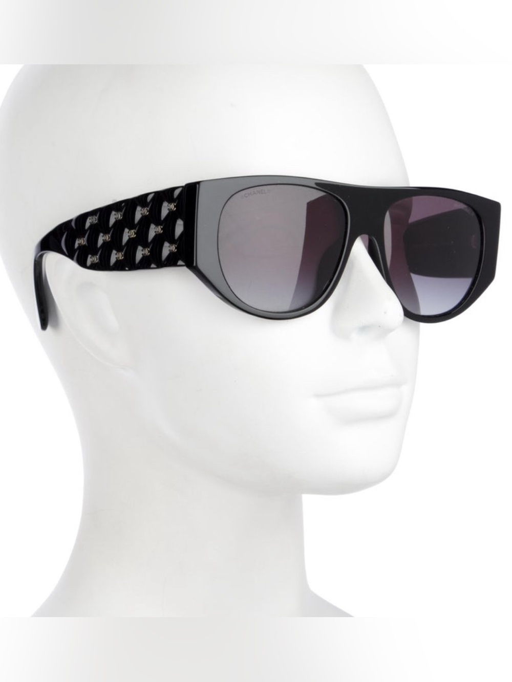 CHANEL interlocking logo shield Sunglasses, very good condition no scratches